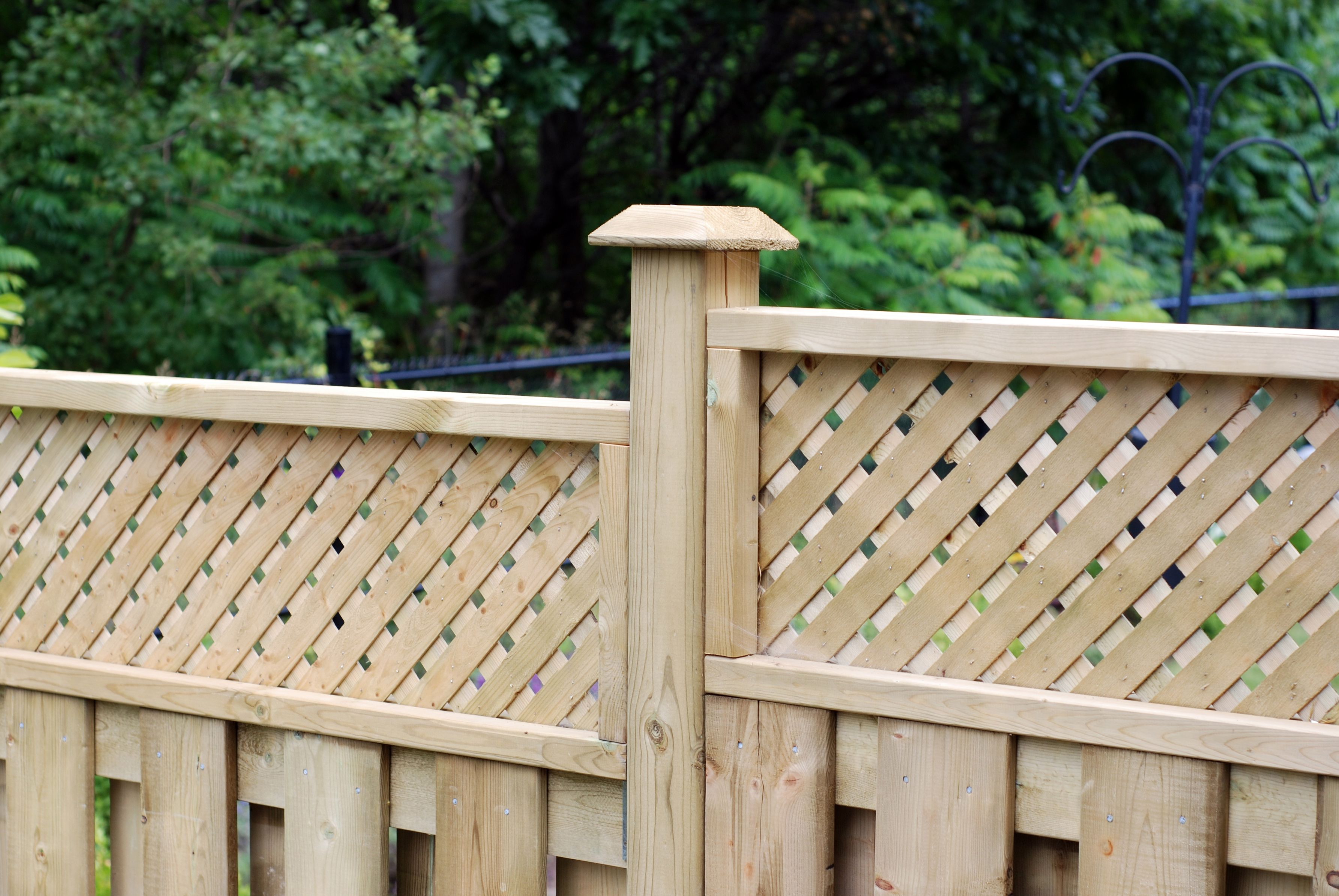 Want a Fence? 5 Tips to Hiring Fencing Contractors in Kirkland